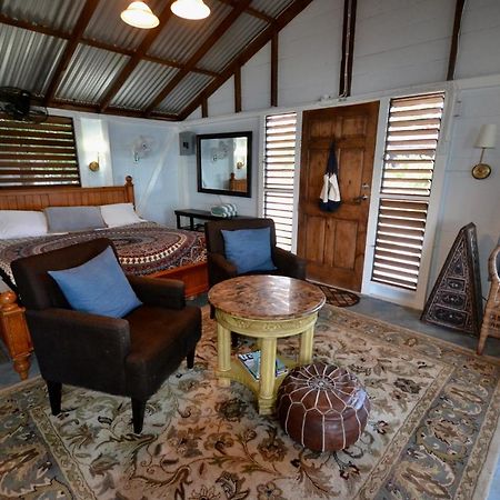 Katamah Beachfront Guesthouse トレジャー・ビーチ エクステリア 写真