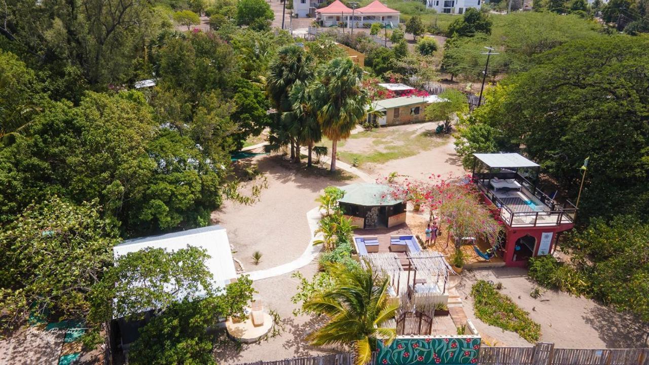 Katamah Beachfront Guesthouse トレジャー・ビーチ エクステリア 写真
