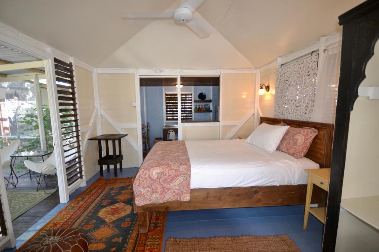 Katamah Beachfront Guesthouse トレジャー・ビーチ エクステリア 写真