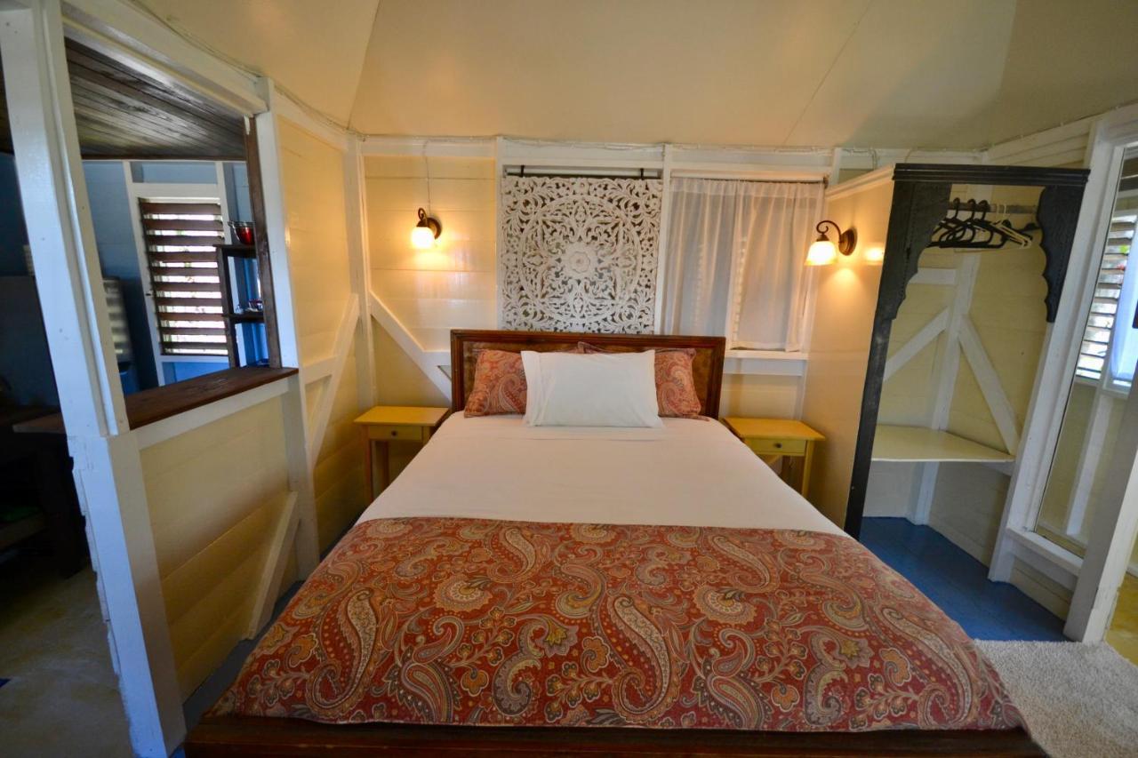 Katamah Beachfront Guesthouse トレジャー・ビーチ エクステリア 写真