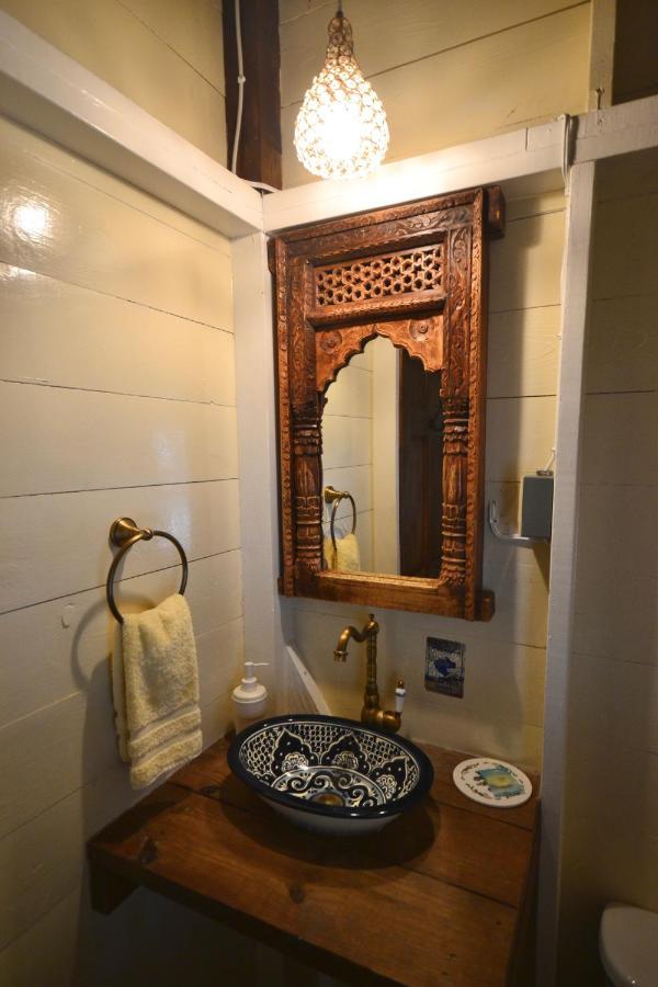 Katamah Beachfront Guesthouse トレジャー・ビーチ エクステリア 写真