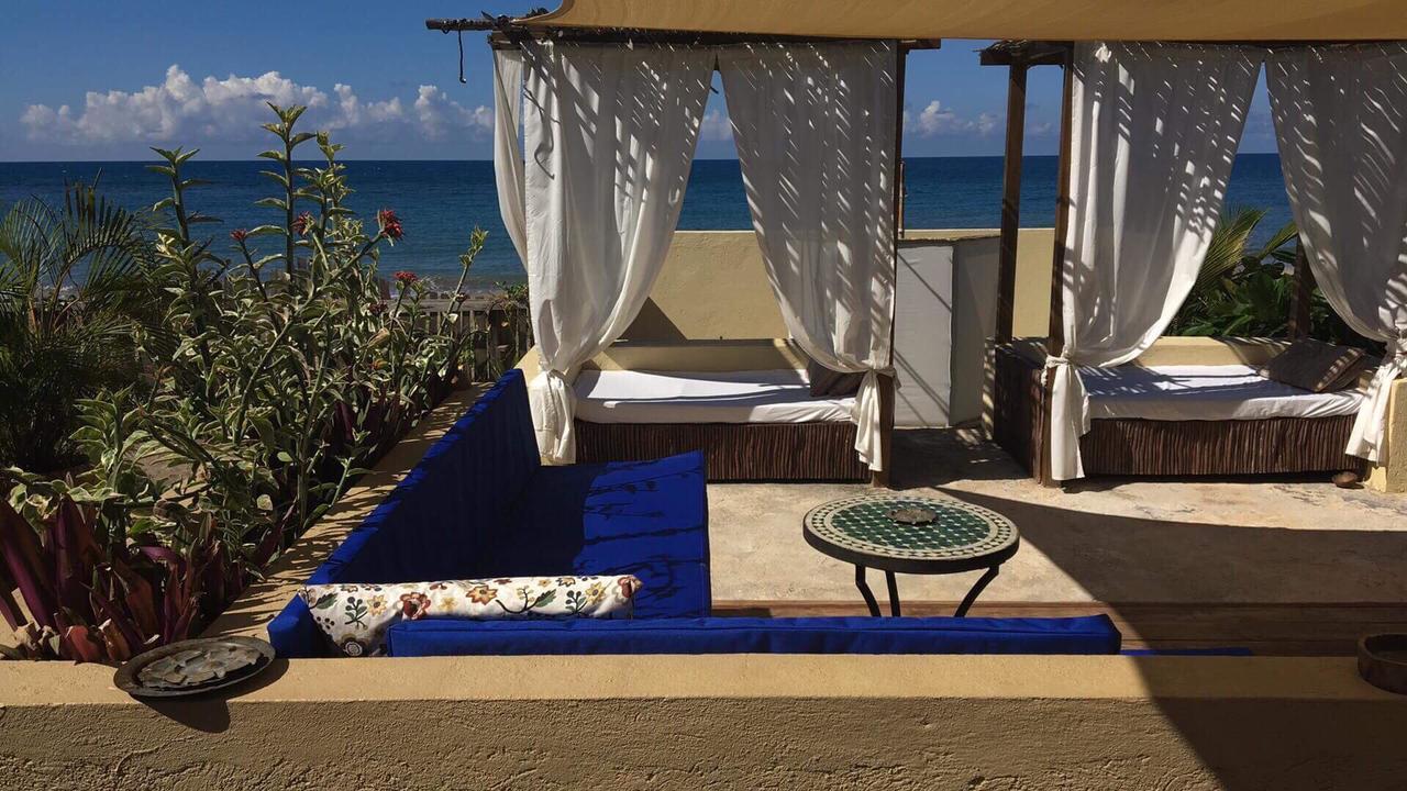 Katamah Beachfront Guesthouse トレジャー・ビーチ エクステリア 写真