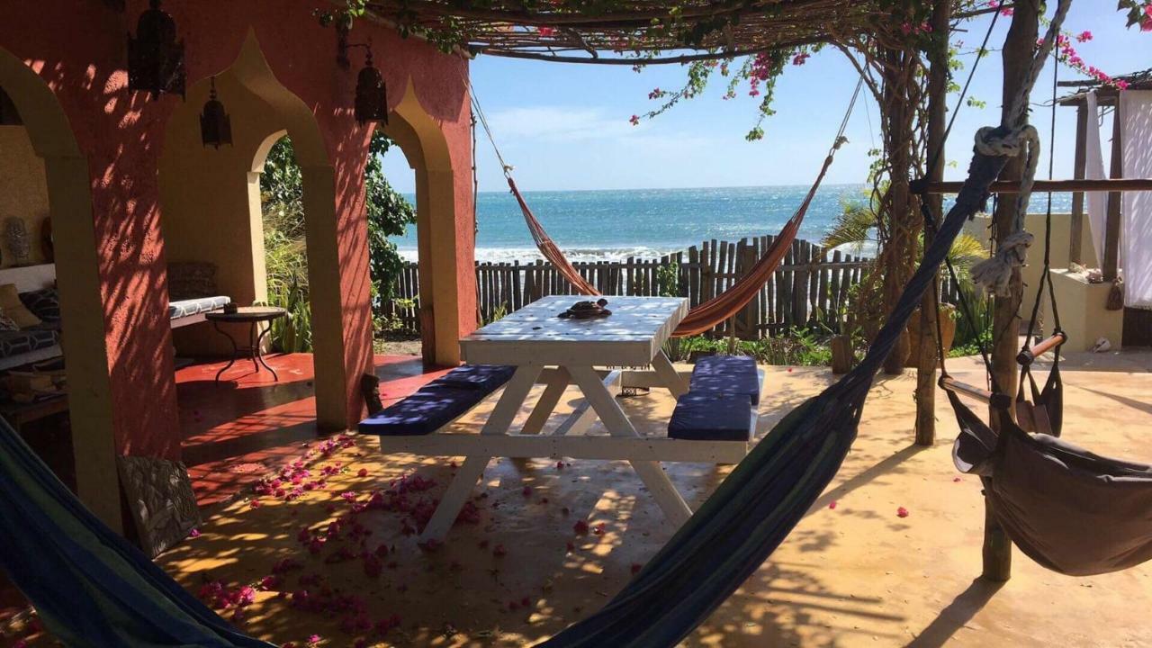 Katamah Beachfront Guesthouse トレジャー・ビーチ エクステリア 写真