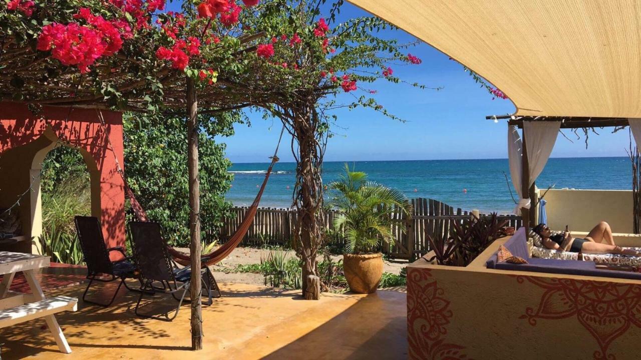 Katamah Beachfront Guesthouse トレジャー・ビーチ エクステリア 写真