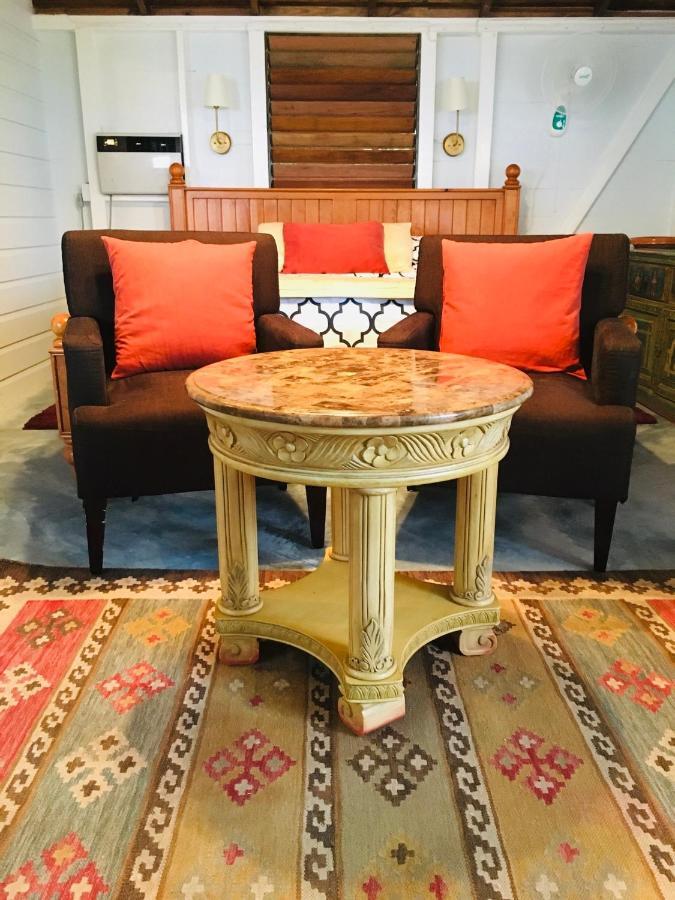Katamah Beachfront Guesthouse トレジャー・ビーチ エクステリア 写真