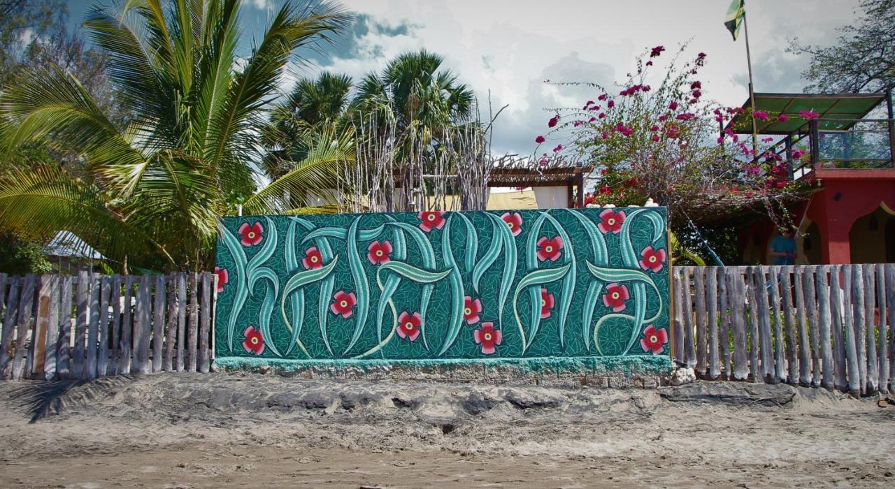 Katamah Beachfront Guesthouse トレジャー・ビーチ エクステリア 写真